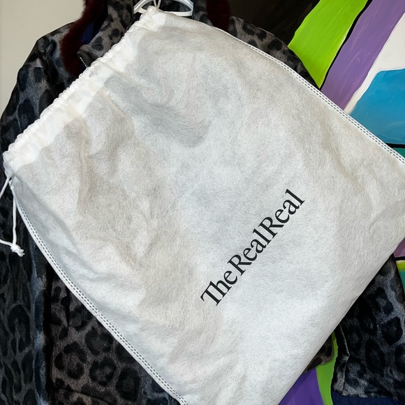 MONCLER
Grey Polyester And Mink Animal Print Giuturna Puffer Jacket - Picture 7 of 7